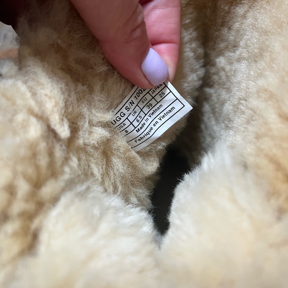 UGG AUSTRALIA Women’s BAILEY BOW II Size 8 - Picture 8 of 9